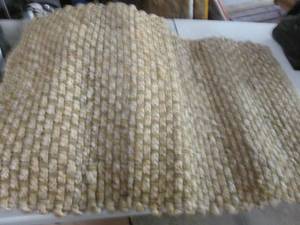 lot 264 image: 2x3 ft Threshold Accent Rug...