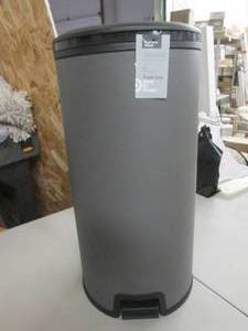 lot 280 image: 7.9 Gallon Step Trash Can...