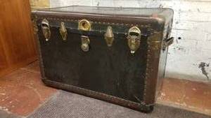 lot 14 image: Huge Steamer Travel Trunk