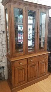 lot 5 image: Contemporary mid-size China Cabinet