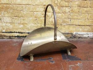 lot 123 image: Fireplace Kit (a)