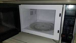 lot 145 image: Magic Chef Microwave 1.1 CU.