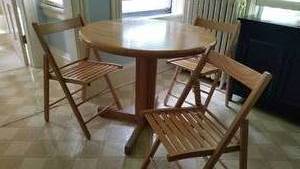 lot 111 image: White Oak Round Table