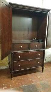 lot 70 image: Canadian Solid Wood Armoire Linen Press