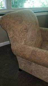 lot 20 image: Stylish Paisley Club Chair (b)