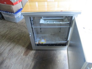 COMMERCIAL REFRIGERATOR
