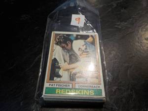 lot 9 image: 50 1974 Topps Football Cards...