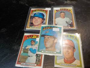 lot 19 image: 1972 Topps Baseball Cards...