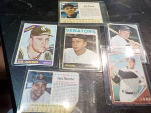 lot 23 image: 6 1960s Baseball Cards...