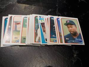 lot 94 image: 1989 Topps Twins Team Seat...