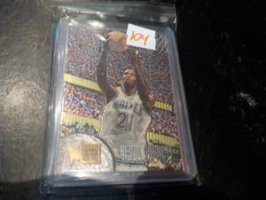 lot 104 image: 3 Kevin Garnet Rookie Cards...