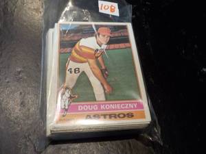 lot 108 image: 50 1976 Topps Baseball Cards...