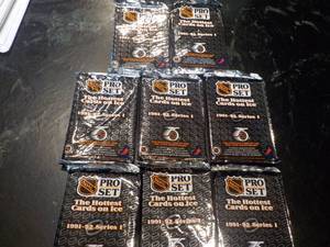 lot 122 image: 8 1991-92 Proset Hockey Packs...