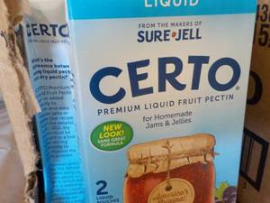 lot 252 image: Case of 16 - 6 oz Cartons Certo Liq...
