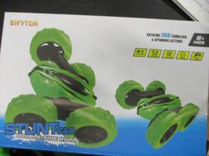 lot 3 image: Bifyton Stunt Car Double Side Roll...