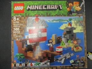 lot 21 image: LEGO Minecraft Set box is slightl...
