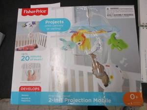 lot 29 image: Fischer Price 2 in 1 Projection Mob...