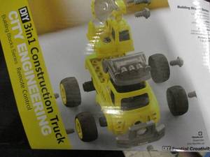 lot 34 image: 3 in 1 Construction Truck...