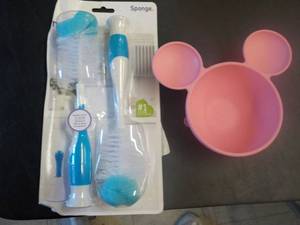 lot 41 image: Munkin Bottle Cleaner and Disney Ba...