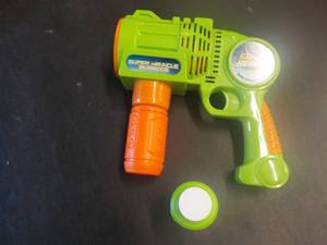 lot 44 image: Super Miracle Bubbles Bubble Gun...