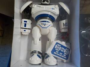 lot 47 image: RC Robot Toy...