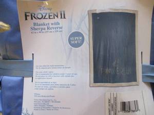 lot 321 image: Frozen 2 Blanket with Sherpa Revers...
