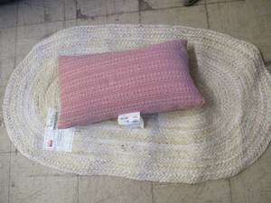 lot 326 image: Dcor Pillow and Unloop 23 x 4 ...