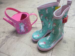 lot 339 image: Childs Size 7-8 Rain Boots and Wate...