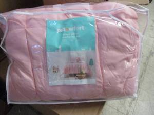 lot 349 image: Pillow Fort Twin Comforter...