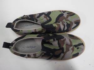 lot 237 image: Boys size 2 Camo Shoes...