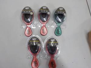 lot 243 image: 5 Mini Brush Set...