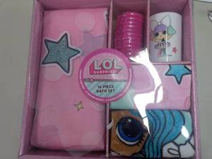 lot 286 image: LOL 16 pc Bath Set...