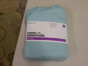 lot 288 image: Room Essentials Twin Size Sheet Set...