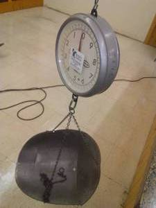 lot 471 image: 10 Pound Hanging Scale.