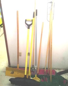lot 506 image: Commercial quality Dry Mop Floor Duster, Brooms, Shovels and more.