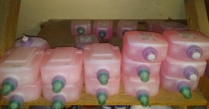 lot 514 image: Soap Pro Neptune 120 Pink Lotion Soap 30.4 oz. (22)