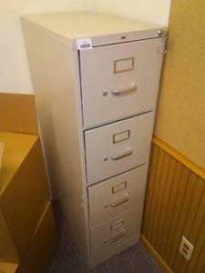 lot 523 image: Locking 4 Drawer File (has key)