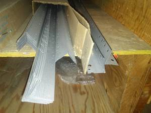 lot 587 image: Metal Dry Wall Corners, 90 degree. Qty - 30