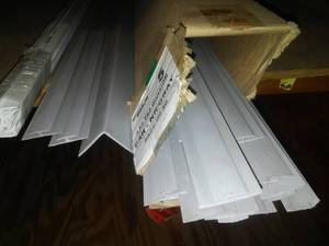 lot 591 image: V-3 Divider and more. 8 ft