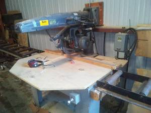 lot 647 image: DeWalt Industrial Table Saw with removable rollers. 3 phase