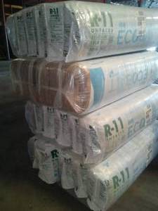 lot 673 image: R11 Unfaced Insulation, 15 bundles, 5 - 93 panels per bag bundle.