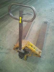 lot 677 image: Liftrite Pallet Jack.