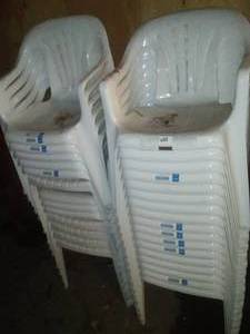 lot 683 image: Syroco Fan Back Plastic Lawn Chairs (30)