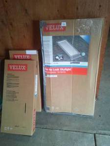 lot 722 image: Velux Skylight and step flashing kit (2)