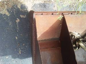 lot 812 image: 8 foot bucket. No truck mounting brackets.