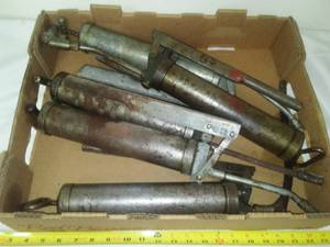 lot 477 image: 5 grease guns -experienced.