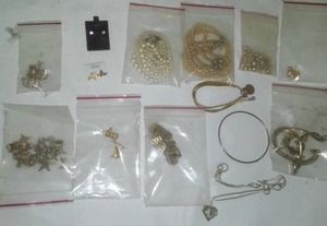 lot 487 image: Gold & silver colored jewelry.