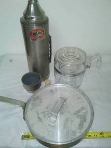 lot 490 image: Pyrex Coffee pot, Uno - vac thermos.
