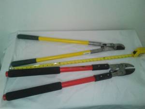 lot 324 image: 2 Pruning, Loppers,