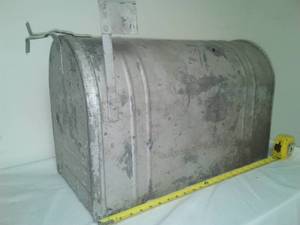 lot 325 image: US Mail Box rural